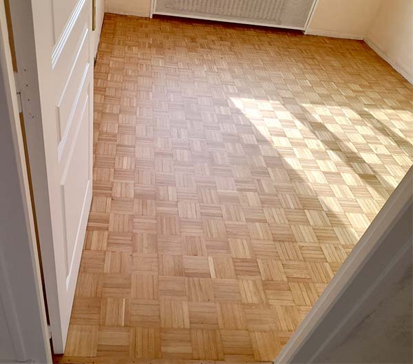 Parquet massif posé en revêtement de sol en région de Nantes